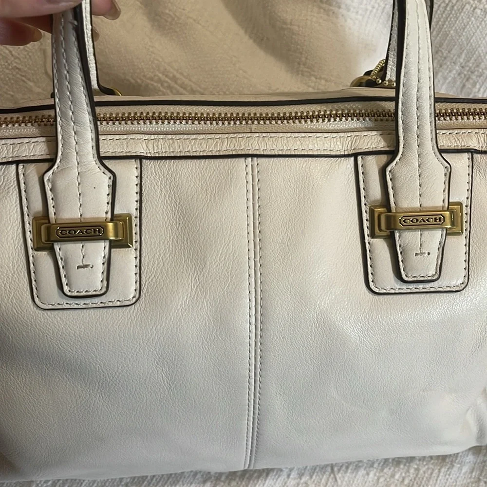 COACH- Taylor leather satchel in Ivory - F25296- GUC